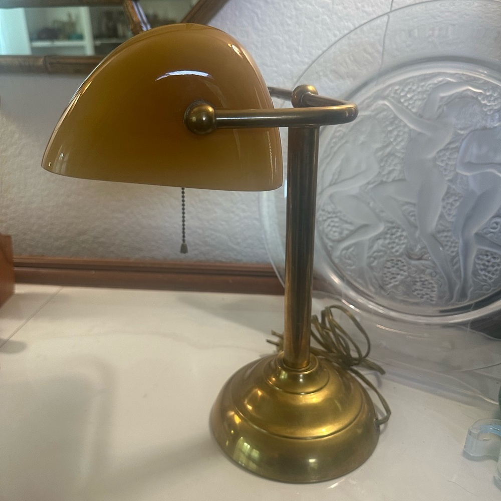 Vintage Leviton Amber Glass & Brass Bankers table desk Lamp